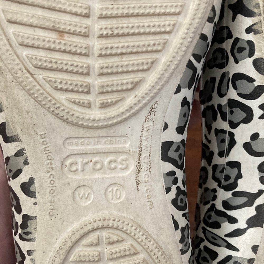 Crocs Leopard Print Women's Flats 10W - Picture 7 of 8
